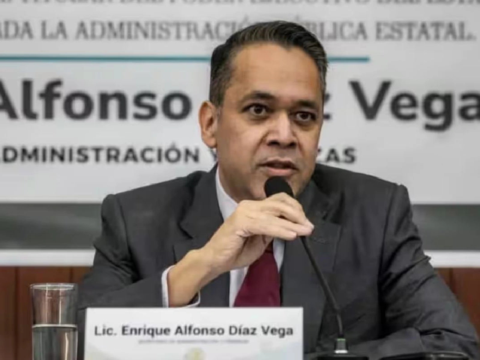 Enrique Díaz Vega, exsecretario de Finanzas de Sinaloa, se entrega en EU