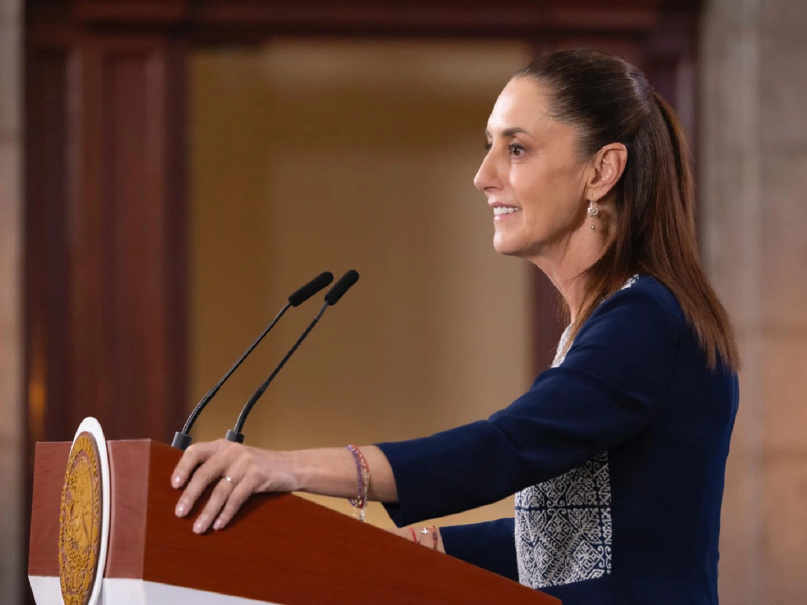 Habrá consulta en escuelas para ajustar promoción docente y se reforzarán pensiones, anuncia Sheinbaum