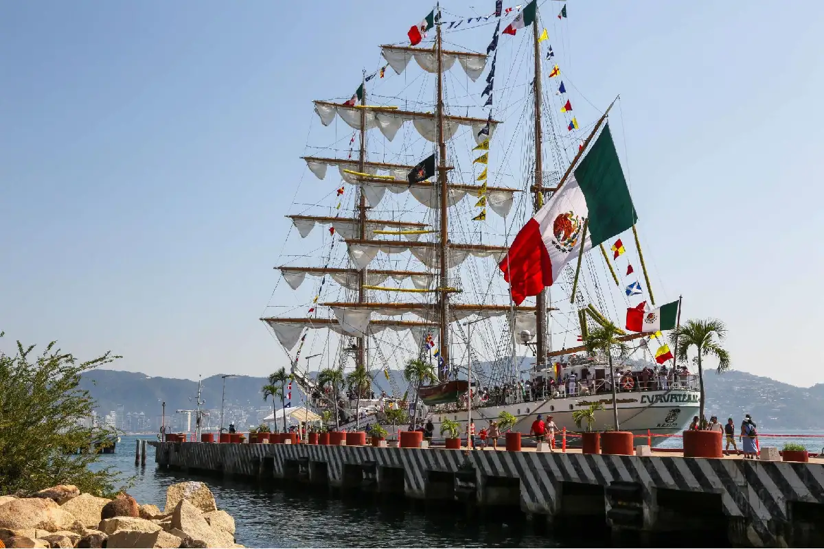Buque Escuela Cuauhtémoc zarpa de Acapulco rumbo a EU y Canadá