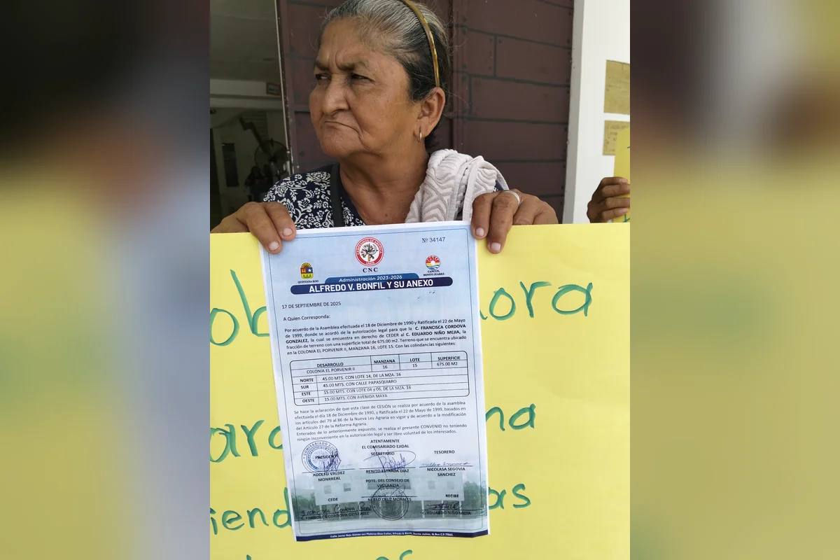 Habitantes de las colonias Porvenir I,II y III realizaron una protesta en el Ayuntamiento de Cancún para clamar por servicios públicos. Foto: Verónica Fajardo.