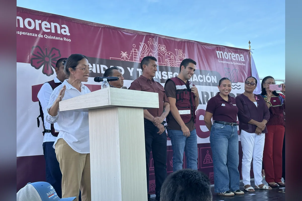 Gino Segura encabezó los festejos en Chetumal y estuvo rodeado de la cúpula morenista: Foto: Diana García.